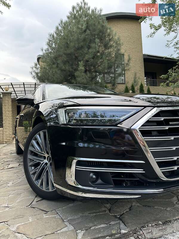 Седан Audi A8 2019 в Хотове