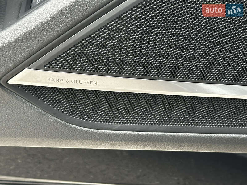 Седан Audi A8 2021 в Киеве