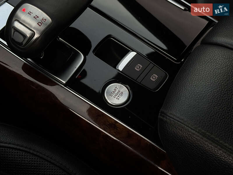 Седан Audi A8 2012 в Полтаві