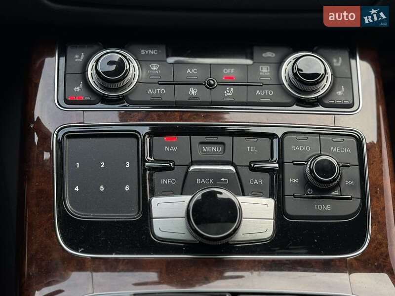 Седан Audi A8 2012 в Полтаві