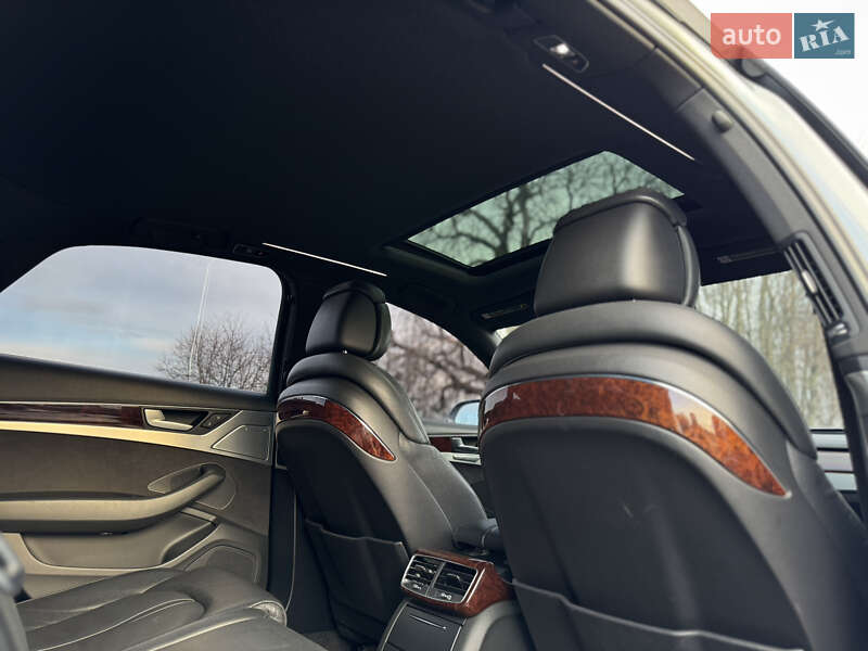 Седан Audi A8 2012 в Полтаві