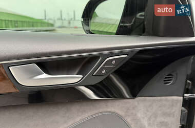 Седан Audi A8 2017 в 