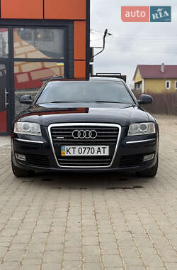 Седан Audi A8 2008 в Снятині