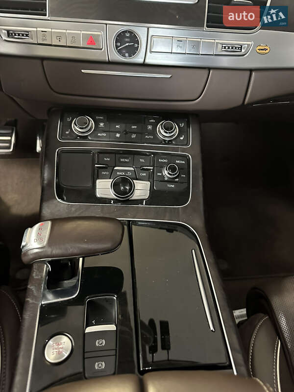 Седан Audi A8 2012 в Днепре