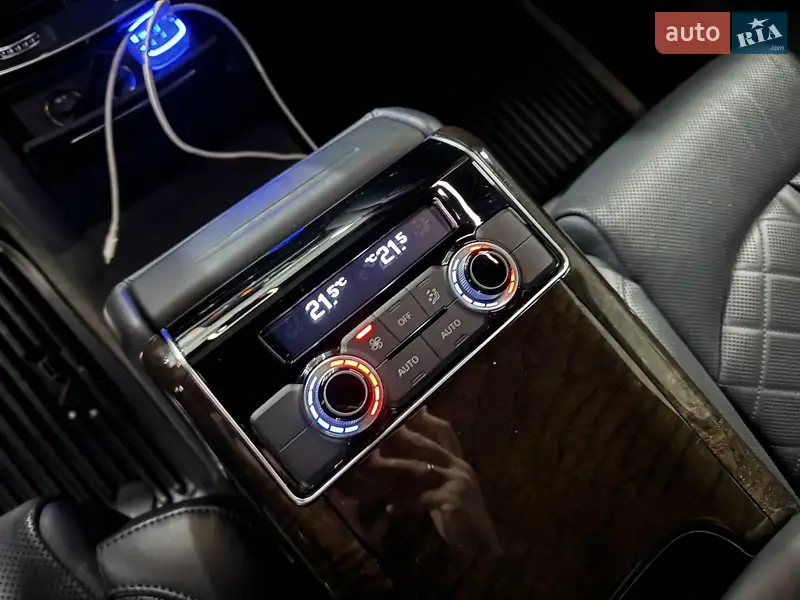 Седан Audi A8 2016 в 