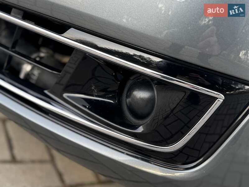 Седан Audi A8 2015 в Дрогобыче