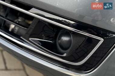 Седан Audi A8 2015 в 