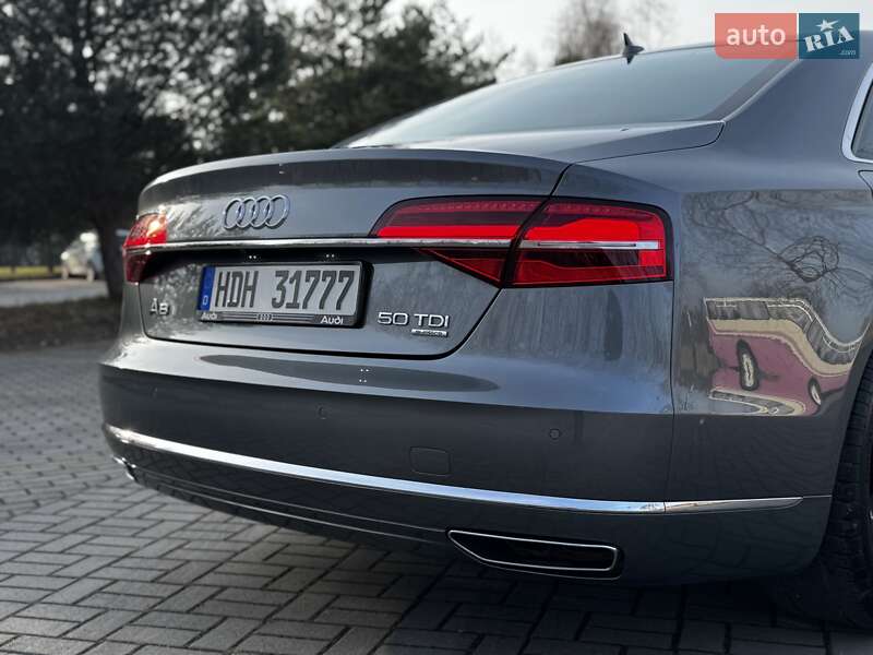 Седан Audi A8 2015 в Дрогобыче