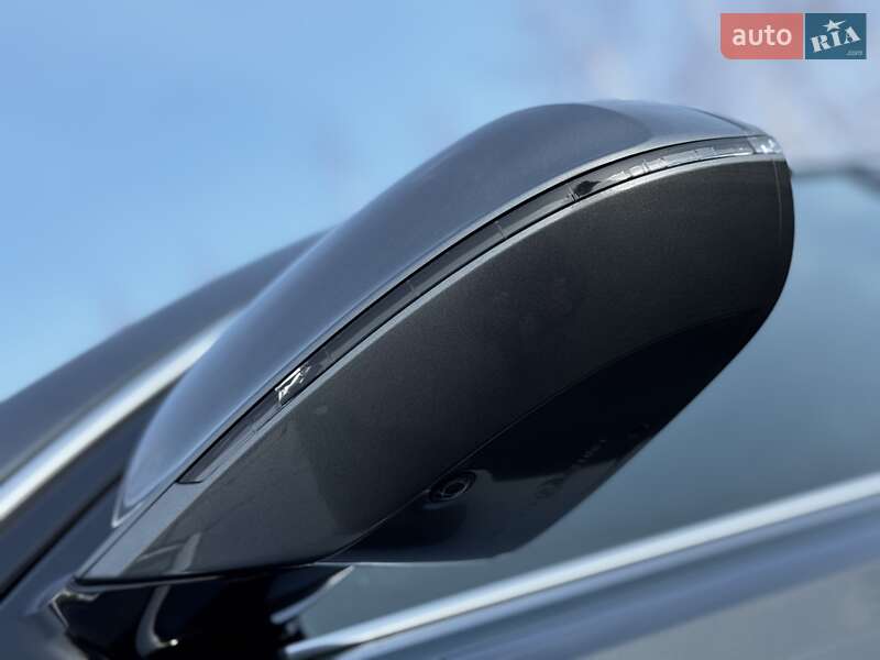 Седан Audi A8 2015 в Дрогобыче