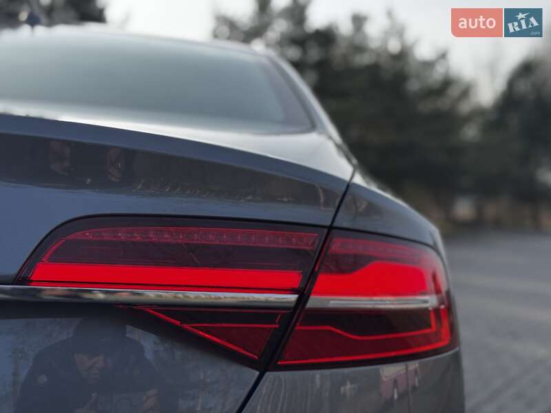 Седан Audi A8 2015 в Дрогобыче