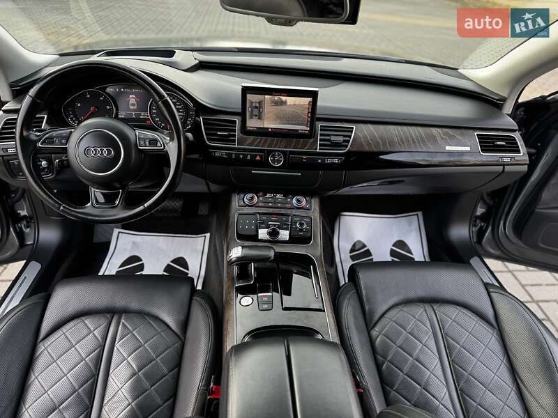 Седан Audi A8 2015 в Дрогобыче