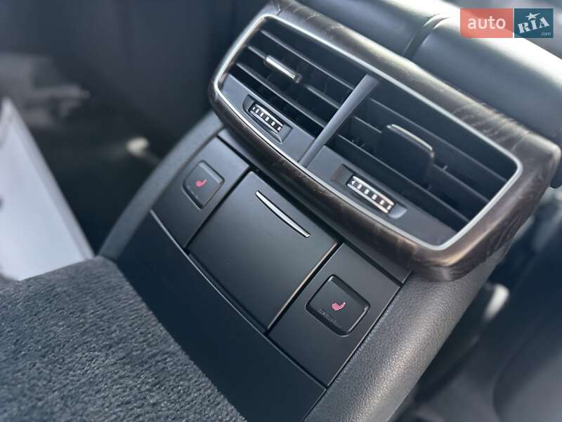 Седан Audi A8 2015 в Дрогобыче