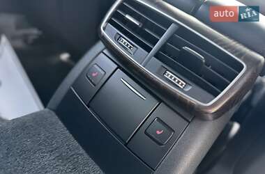 Седан Audi A8 2015 в 