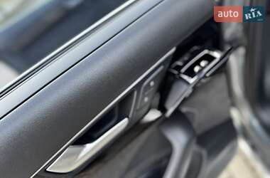Седан Audi A8 2015 в 