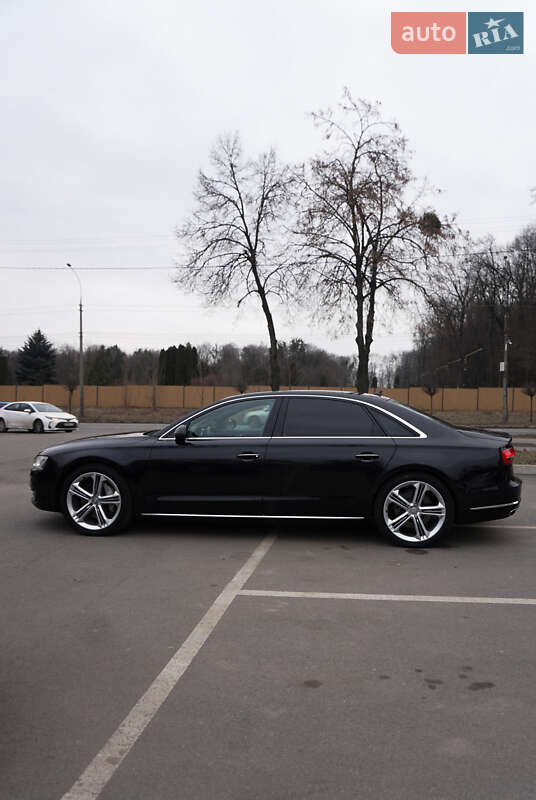 Седан Audi A8 2014 в Виннице