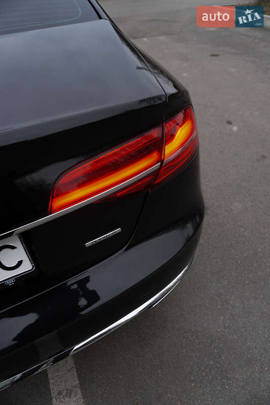 Седан Audi A8 2014 в Виннице