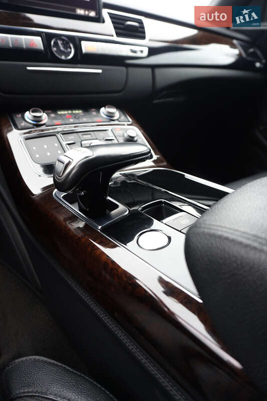 Седан Audi A8 2014 в Виннице