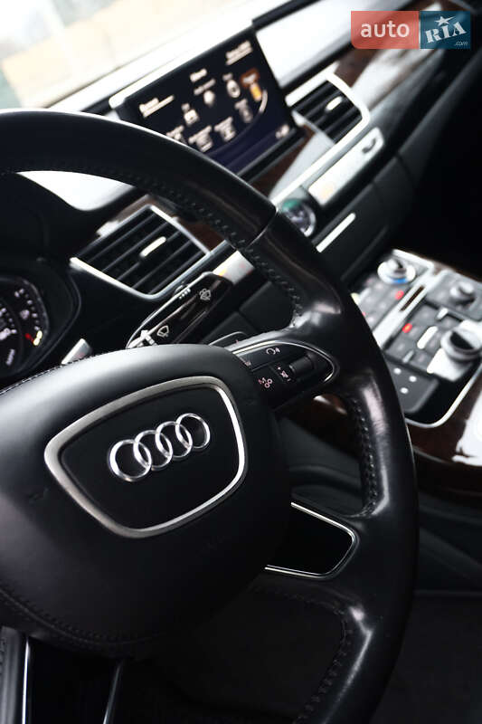 Седан Audi A8 2014 в Виннице