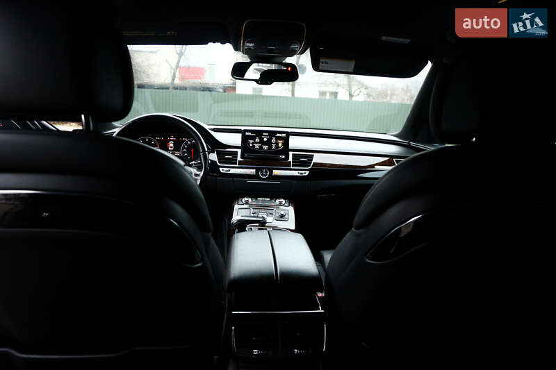 Седан Audi A8 2014 в Виннице