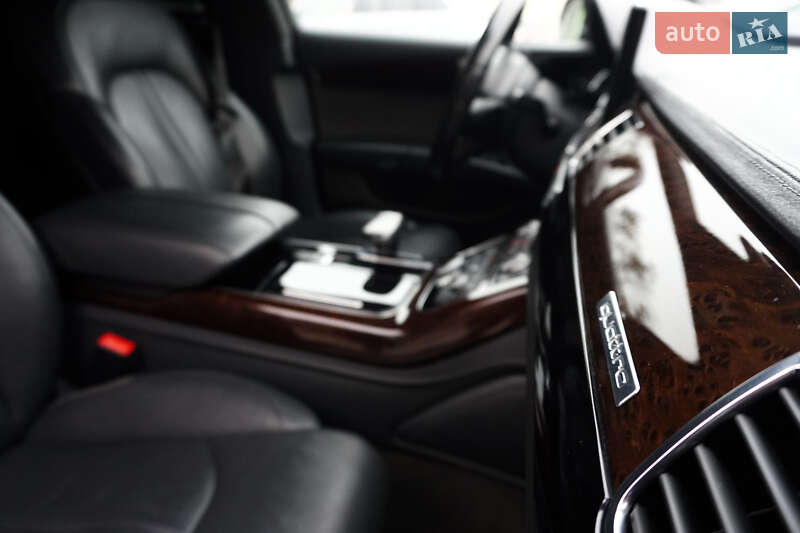 Седан Audi A8 2014 в Виннице