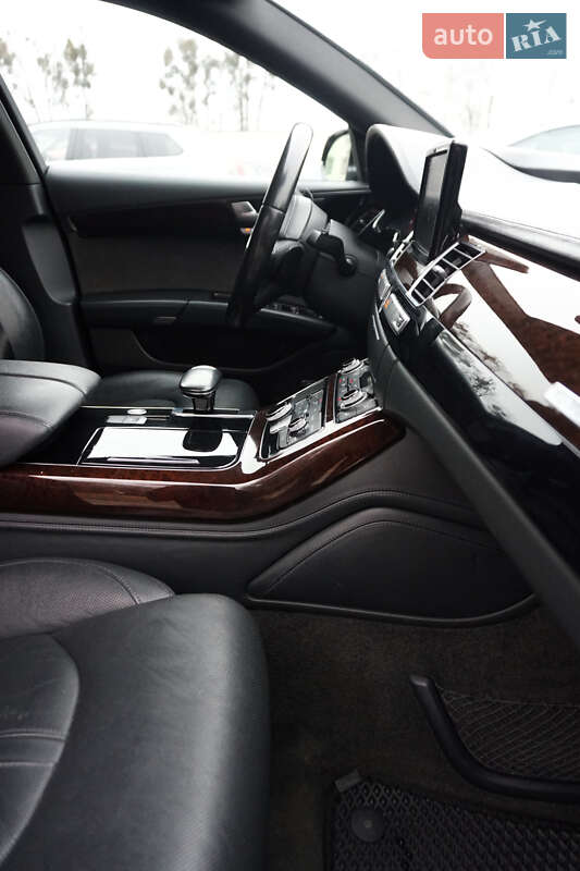 Седан Audi A8 2014 в Виннице
