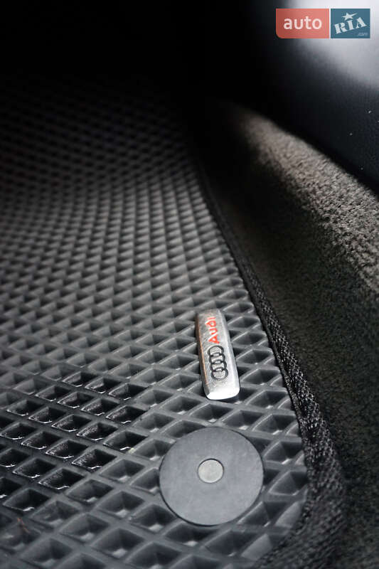 Седан Audi A8 2014 в Виннице