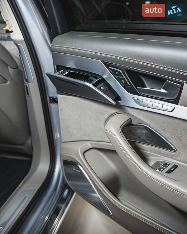 Седан Audi A8 2014 в Киеве