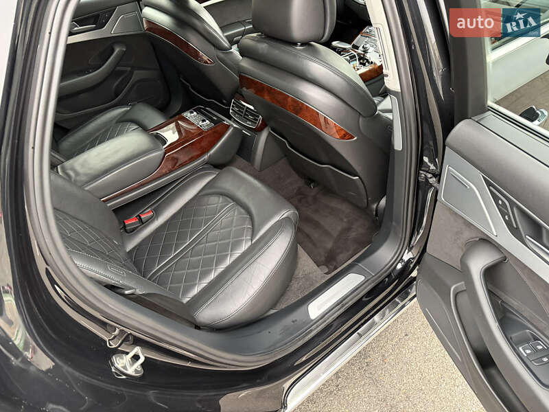 Седан Audi A8 2012 в Києві