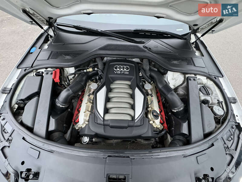 Седан Audi A8 2012 в Дніпрі