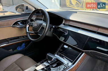 Седан Audi A8 2018 в 