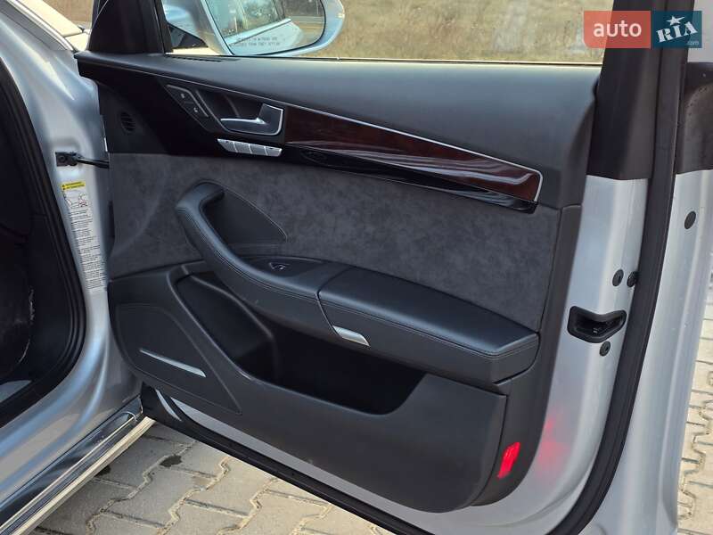 Седан Audi A8 2012 в Тернополе