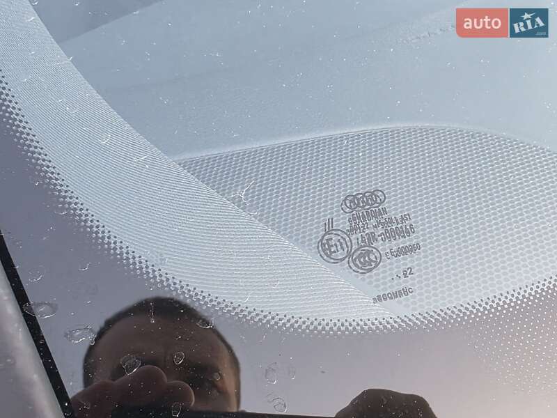Седан Audi A8 2012 в Тернополе