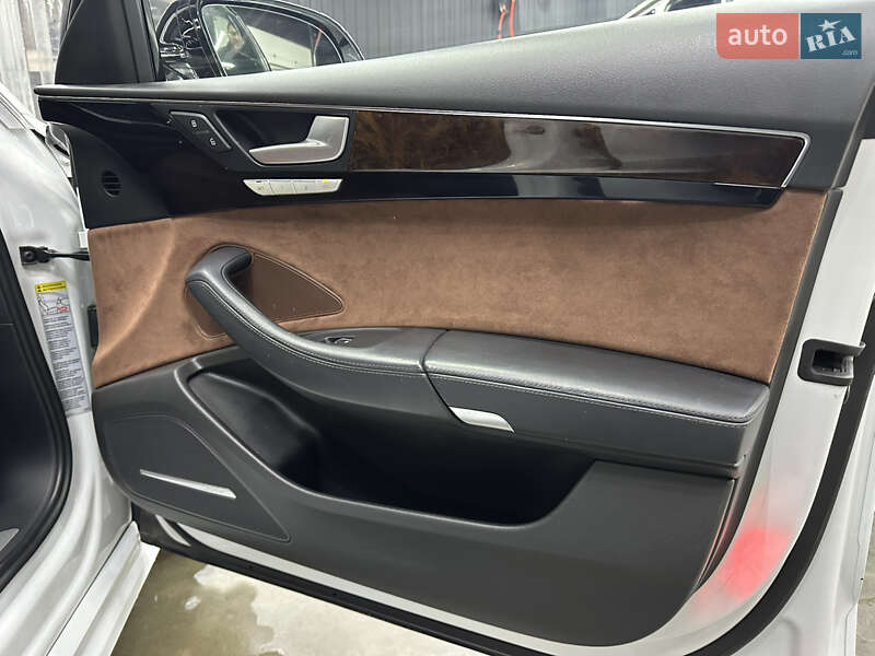 Седан Audi A8 2017 в Одессе