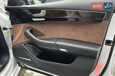 Седан Audi A8 2017 в 