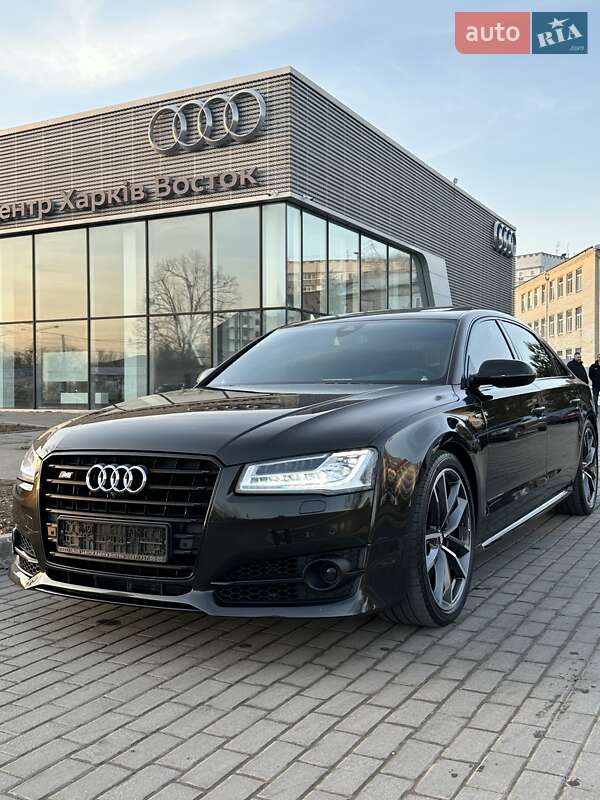 Седан Audi A8 2015 в Киеве