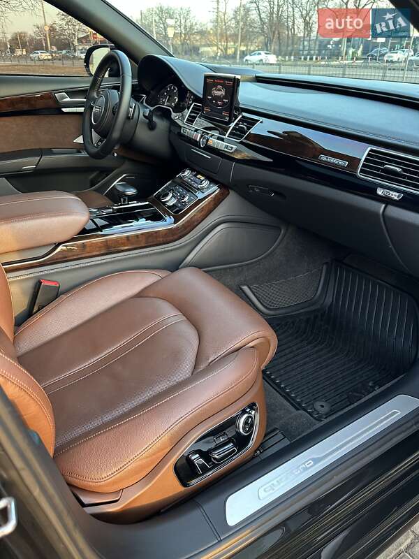 Седан Audi A8 2015 в Киеве