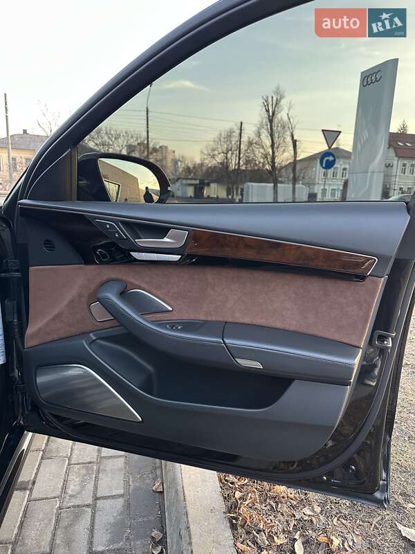 Седан Audi A8 2015 в Киеве