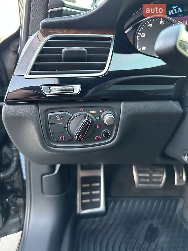 Седан Audi A8 2015 в Киеве