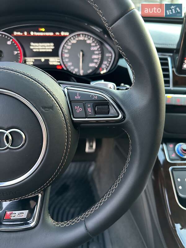 Седан Audi A8 2015 в Києві