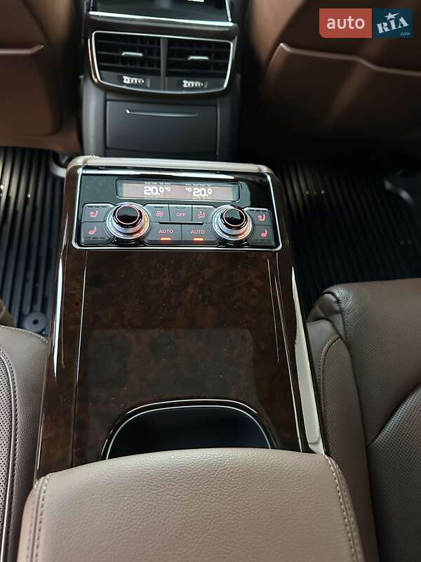 Седан Audi A8 2015 в Киеве