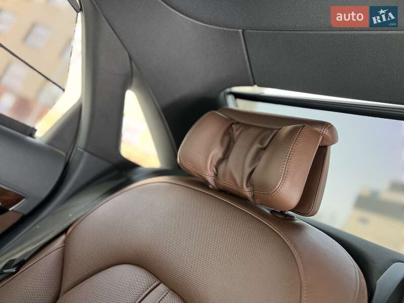 Седан Audi A8 2015 в Киеве