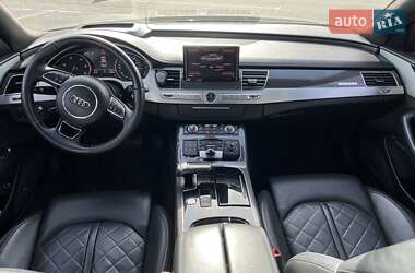 Седан Audi A8 2015 в 