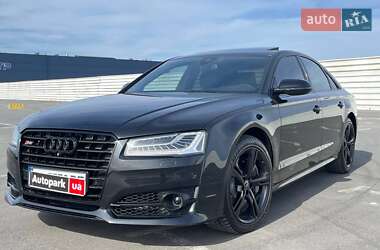 Седан Audi A8 2015 в Львові