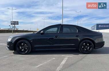 Седан Audi A8 2015 в 