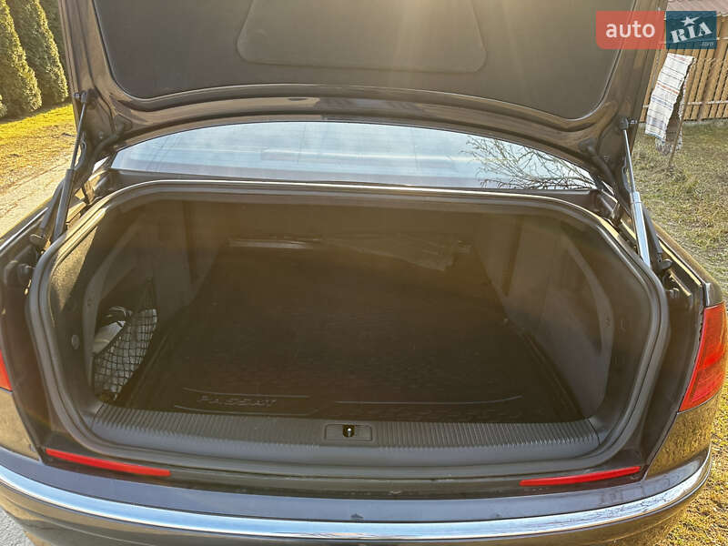 Седан Audi A8 2005 в Хусте