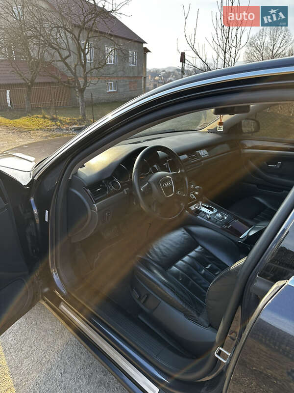 Седан Audi A8 2005 в Хусте