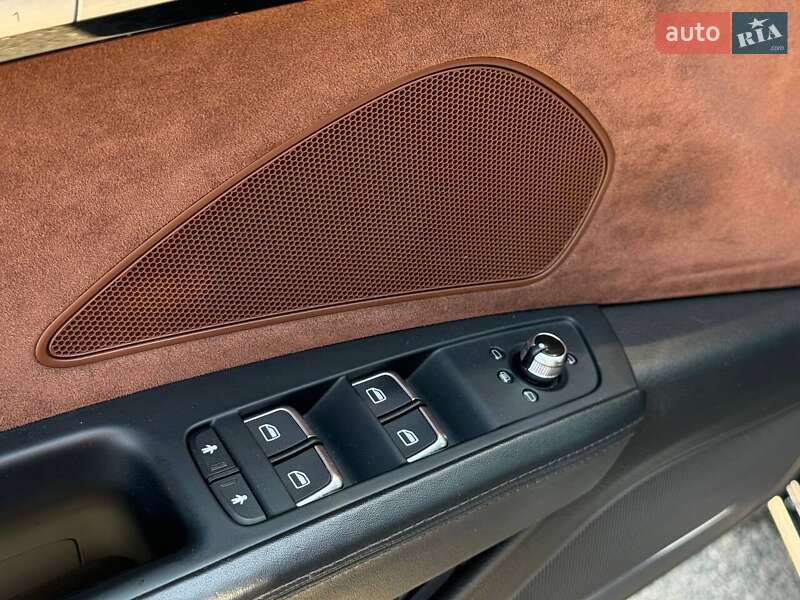 Седан Audi A8 2012 в Кривом Роге