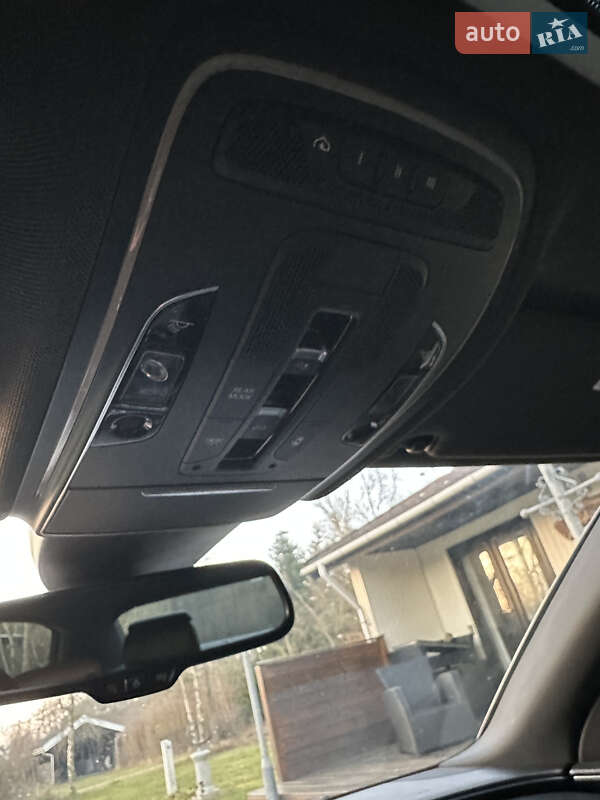 Седан Audi A8 2014 в Львове