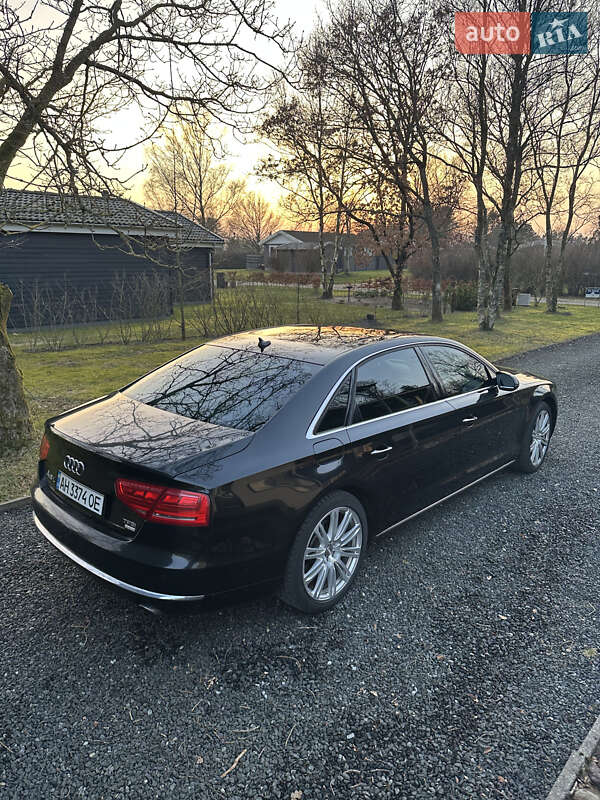 Седан Audi A8 2014 в Львове
