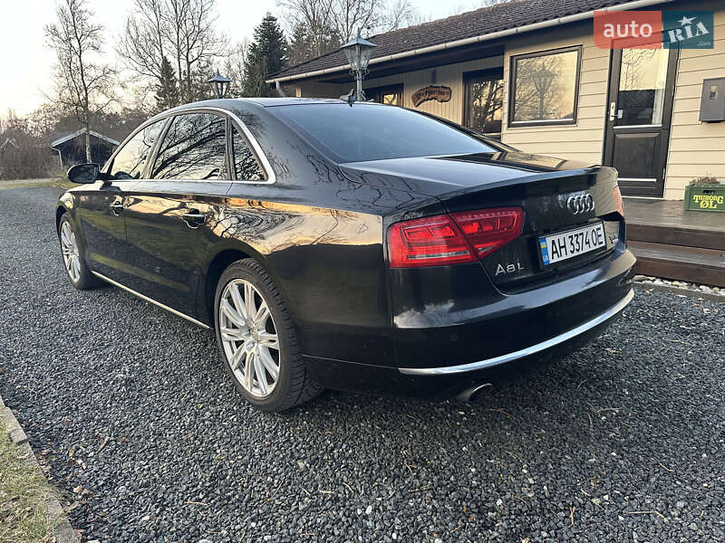 Седан Audi A8 2014 в Львове